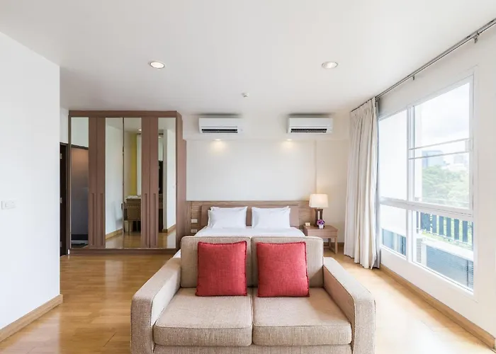 Patio Bts Sanam Pao Apartahotel Bangkok