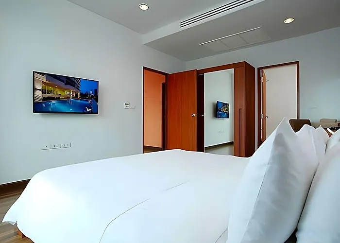 Patio Bts Sanam Pao Apartahotel Bangkok